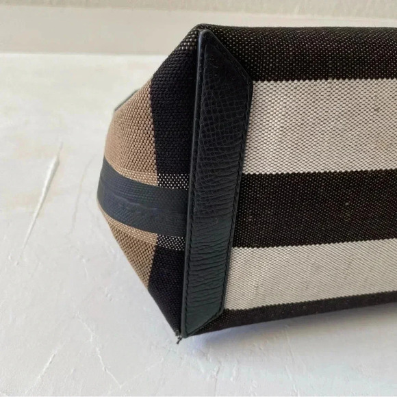 Burberry Messenger Unisex Bag - Picture 10 of 14